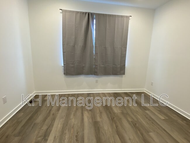 Building Photo - 976 N 45th St