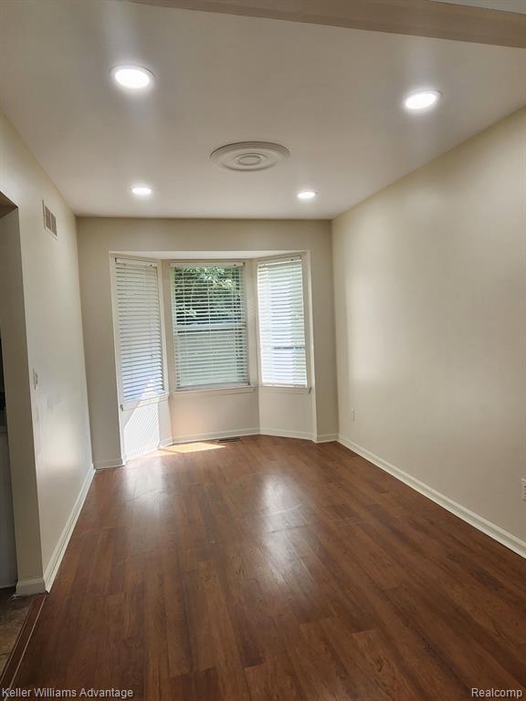 Foto del edificio - 300 Alice Ave