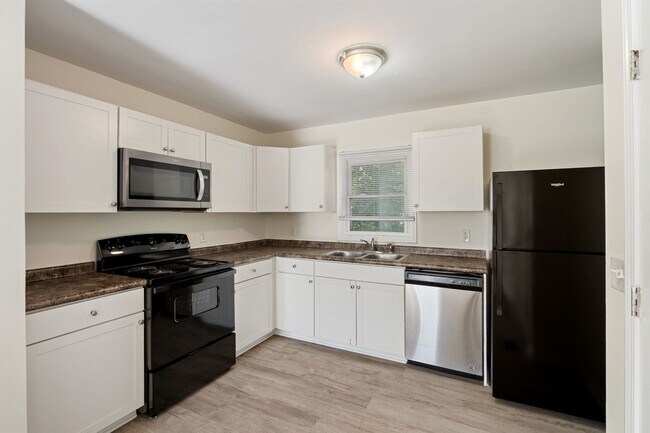 Foto del edificio - 2 Bedroom Duplex: Available Now