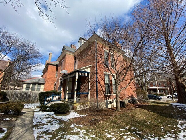 Foto del edificio - 885 Dennison Ave