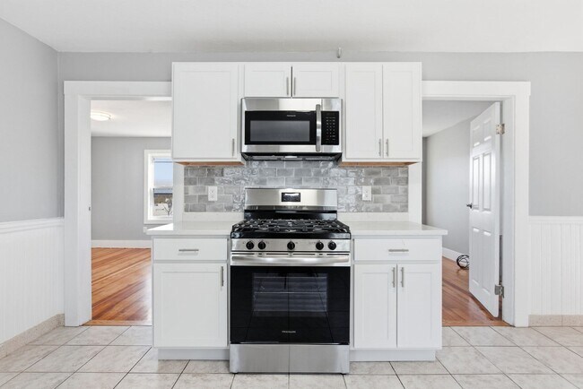 Building Photo - 5 Atwood Ave