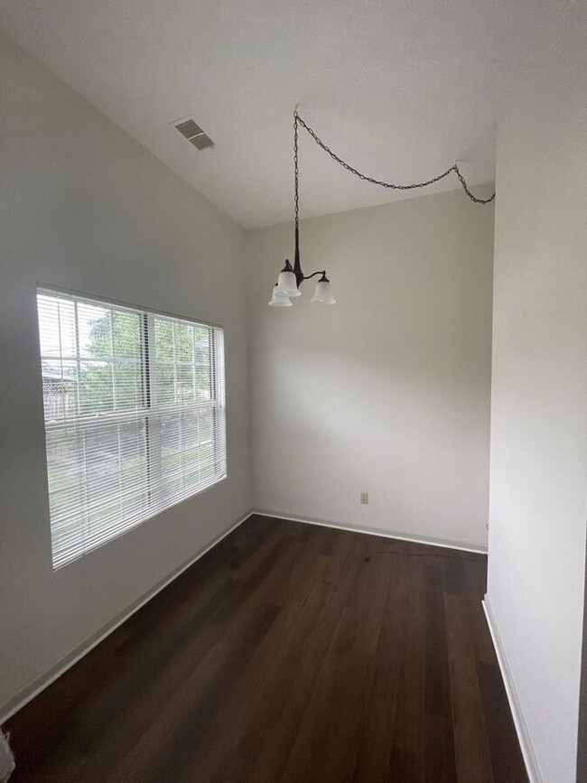 Building Photo - 100 Coconut Grove Dr