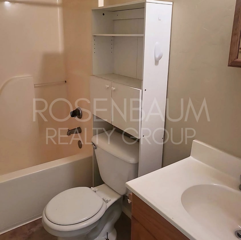 Building Photo - Welcome to this charming and cozy 2-bedroo...