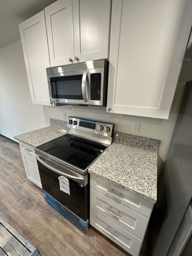 Building Photo - Newer Construction & Pet Friendly! 3 Bed 2.5 Bath Home Available!