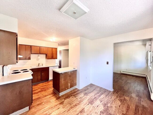 Foto del edificio - 2 Bed, 1 Bath Apartment!!