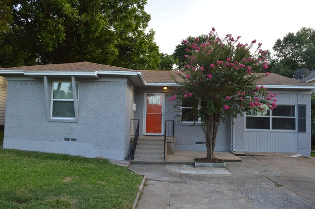 Foto del edificio - 2632 Valwood Pkwy