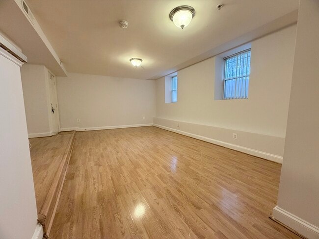 Sala de estar - 330 Rhode Island Ave NE