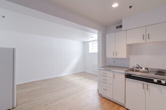 Building Photo - 3468 Rue Drummond