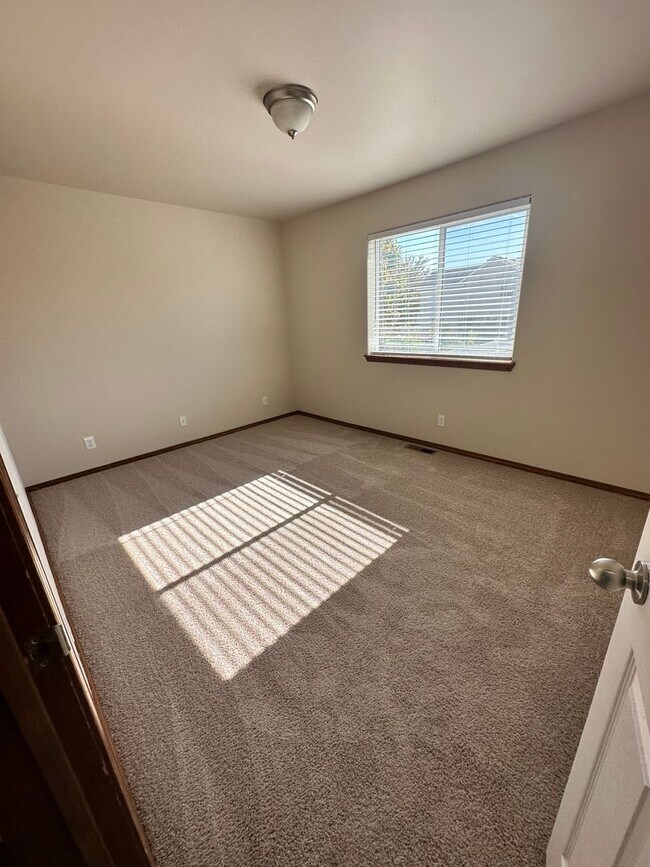 Foto del edificio - 4 bdrm/2 bath house in CDA