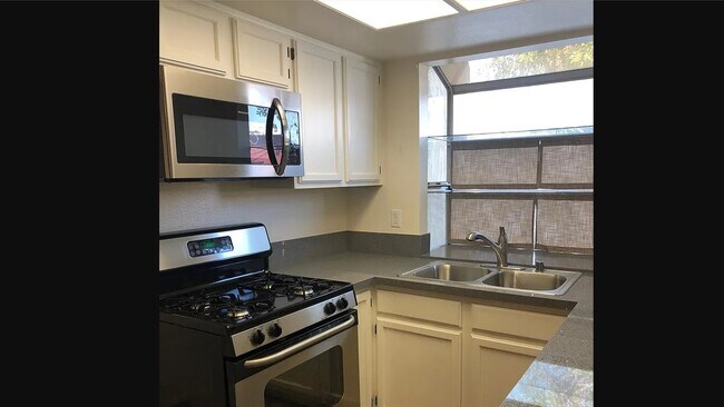 Building Photo - 181 W La Verne Ave