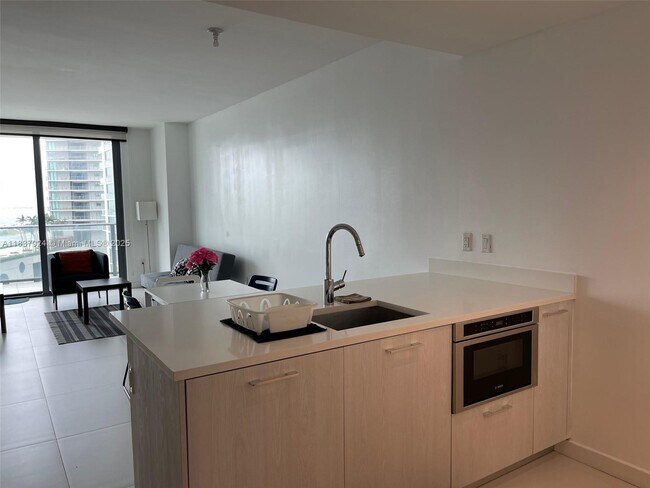Foto del edificio - 501 NE 31st St
