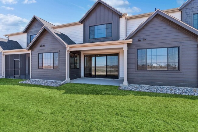 Foto del edificio - Spacious Modern Townhome at Hayden's Ridge!