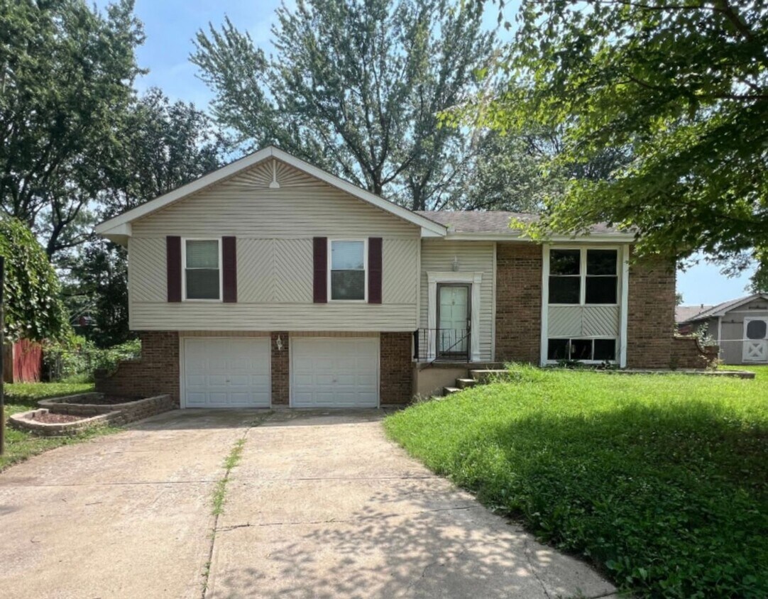 Foto principal - Coming Soon: Quiet Cul-de-Sac Home with Bo...
