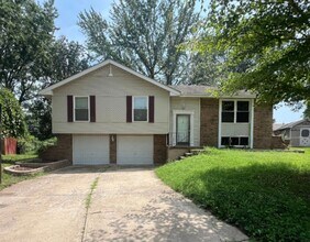 Building Photo - 508 NE Shiloh Cir
