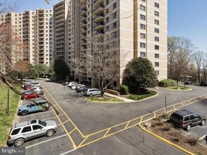 Building Photo - 203 Yoakum Pkwy