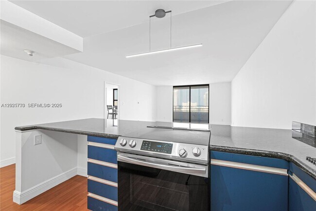 Foto del edificio - 2500 Parkview Dr