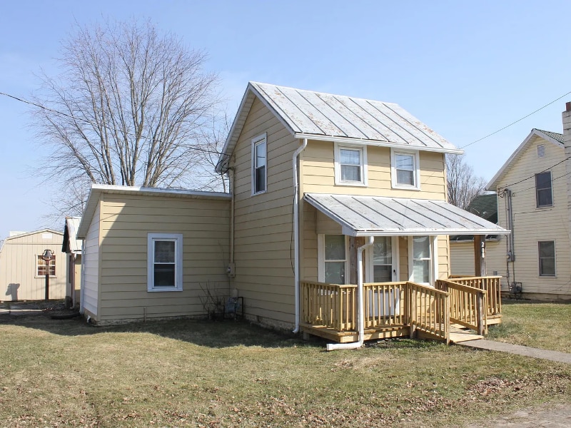 Primary Photo - 208 N School St