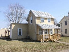 Building Photo - 208 N School St