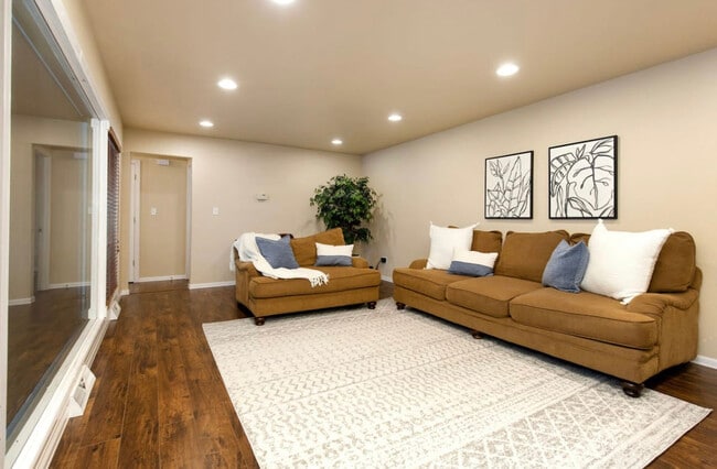 Building Photo - 2720 2nd Ave N