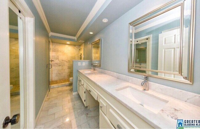 master bath - 1200 Beacon Pky E