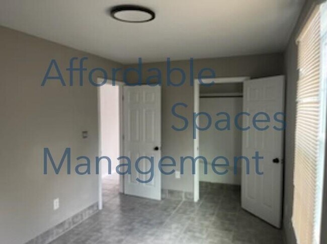 Foto del edificio - 4077 St Charles Pl