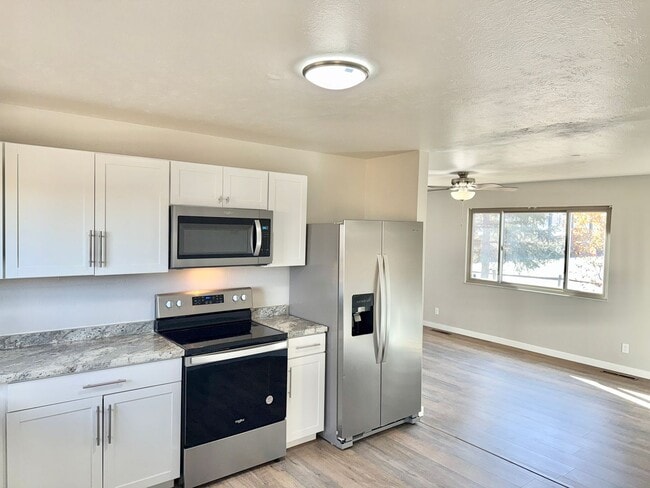 Photo - Wonderful 3 BEDROOM home in South Colorado...