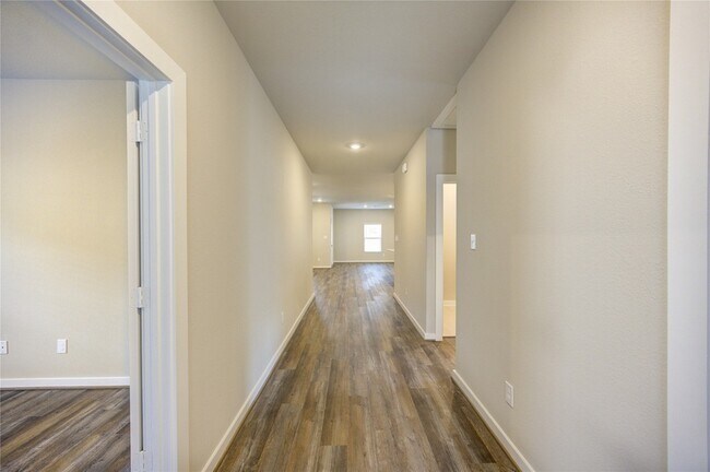 Foto del edificio - 6219 Lost Rdg Ln