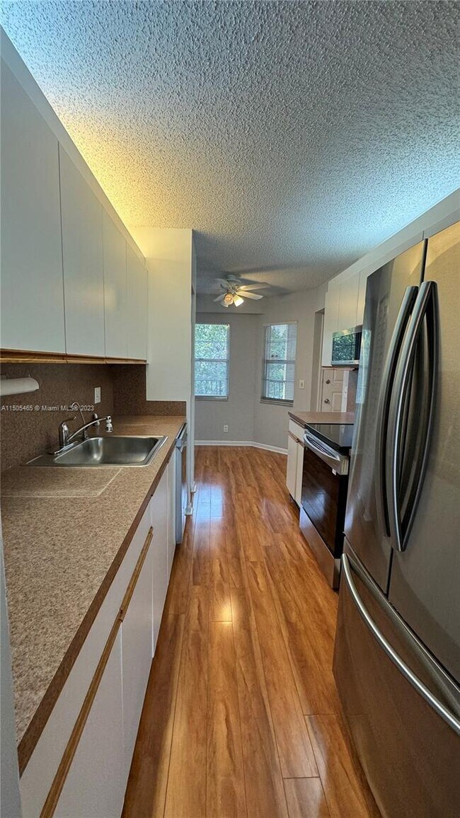 Foto del edificio - 1401 SW 128th Terrace