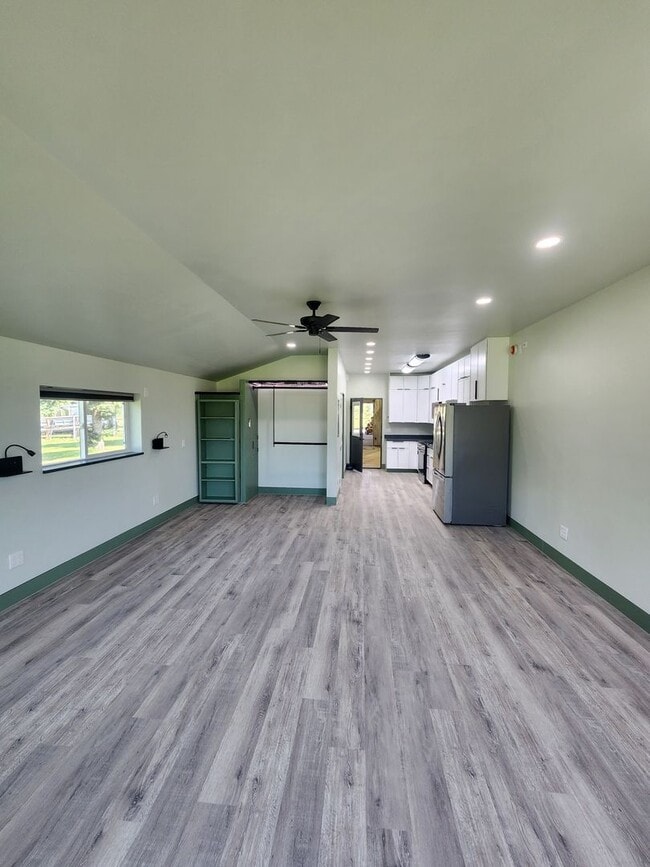 Building Photo - Awesome single-level studio with ample sto...