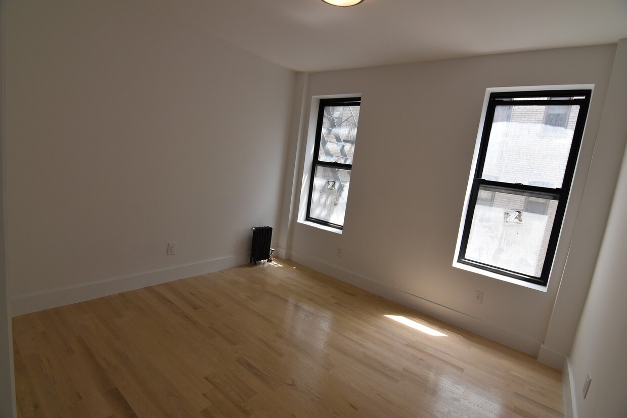 Primary Photo - 327 E 18th St