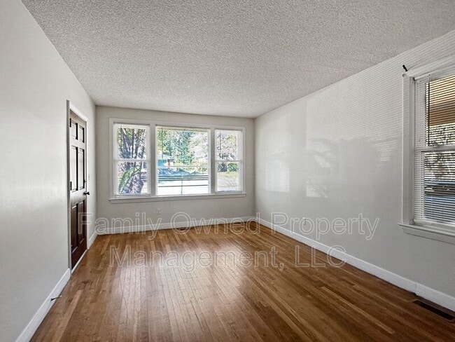 Photo - 1123 Belvedere Dr House