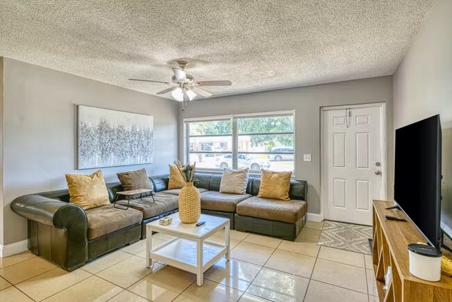 Foto del edificio - 651 SW 14th Ct