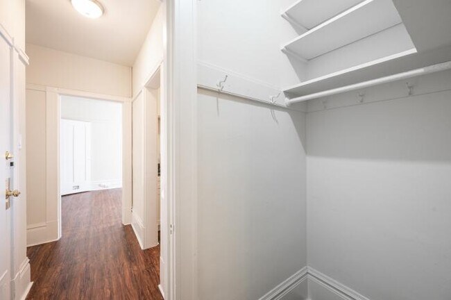 Building Photo - bedroom in San Francisco CA 94102