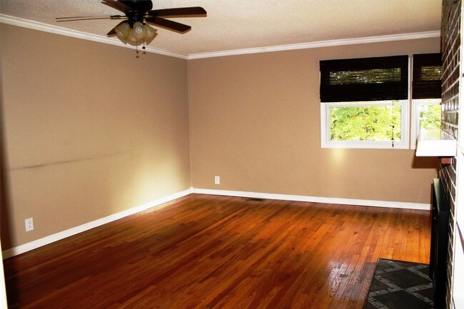 Building Photo - 306 East Fernhill Ln