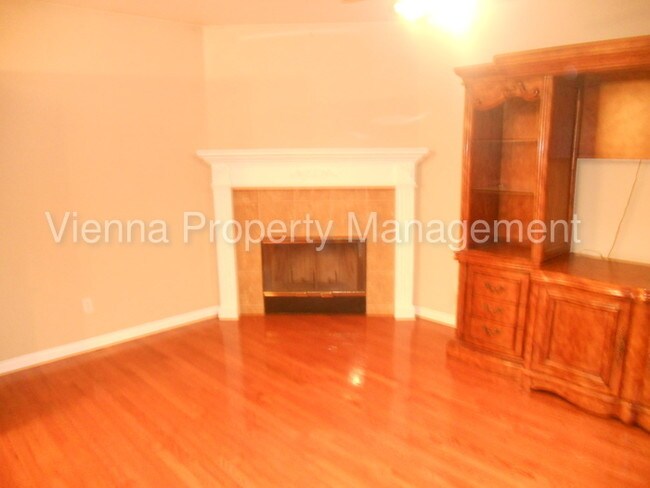 Building Photo - 9 Deja Ct