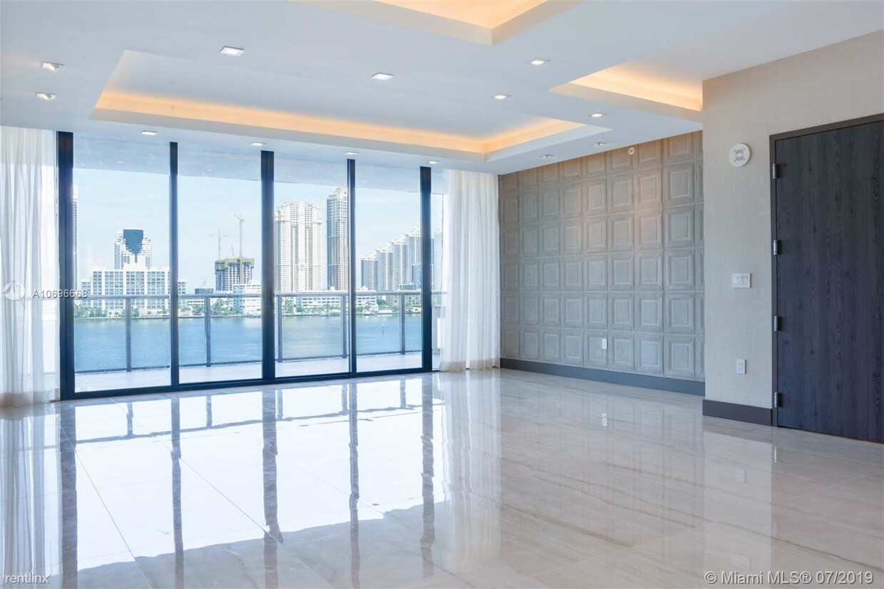 Foto principal - 5000 Island Estates Dr