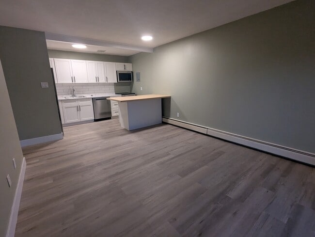 Building Photo - 7 Rufus Ave