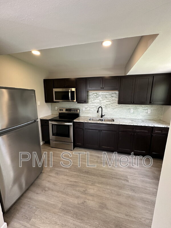 Building Photo - 10776 Spring Garden Dr
