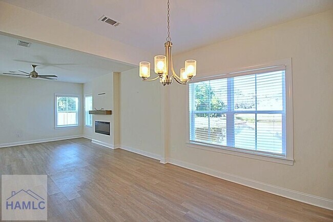 Foto del edificio - 151 Buckingham Dr