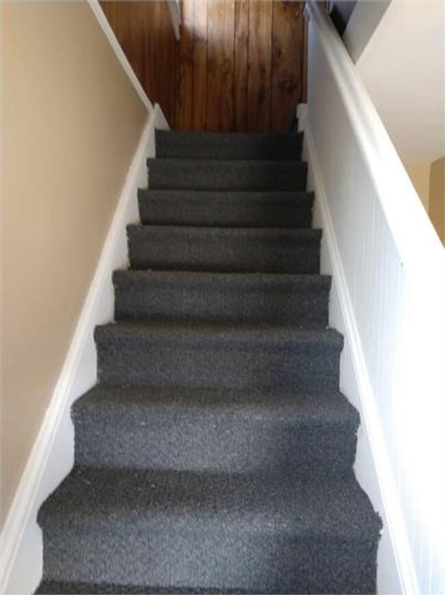 Building Photo - 340 4th Ave