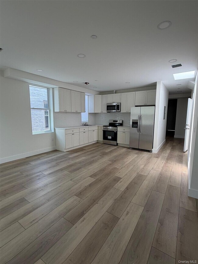 Foto del edificio - 910 E 226th St
