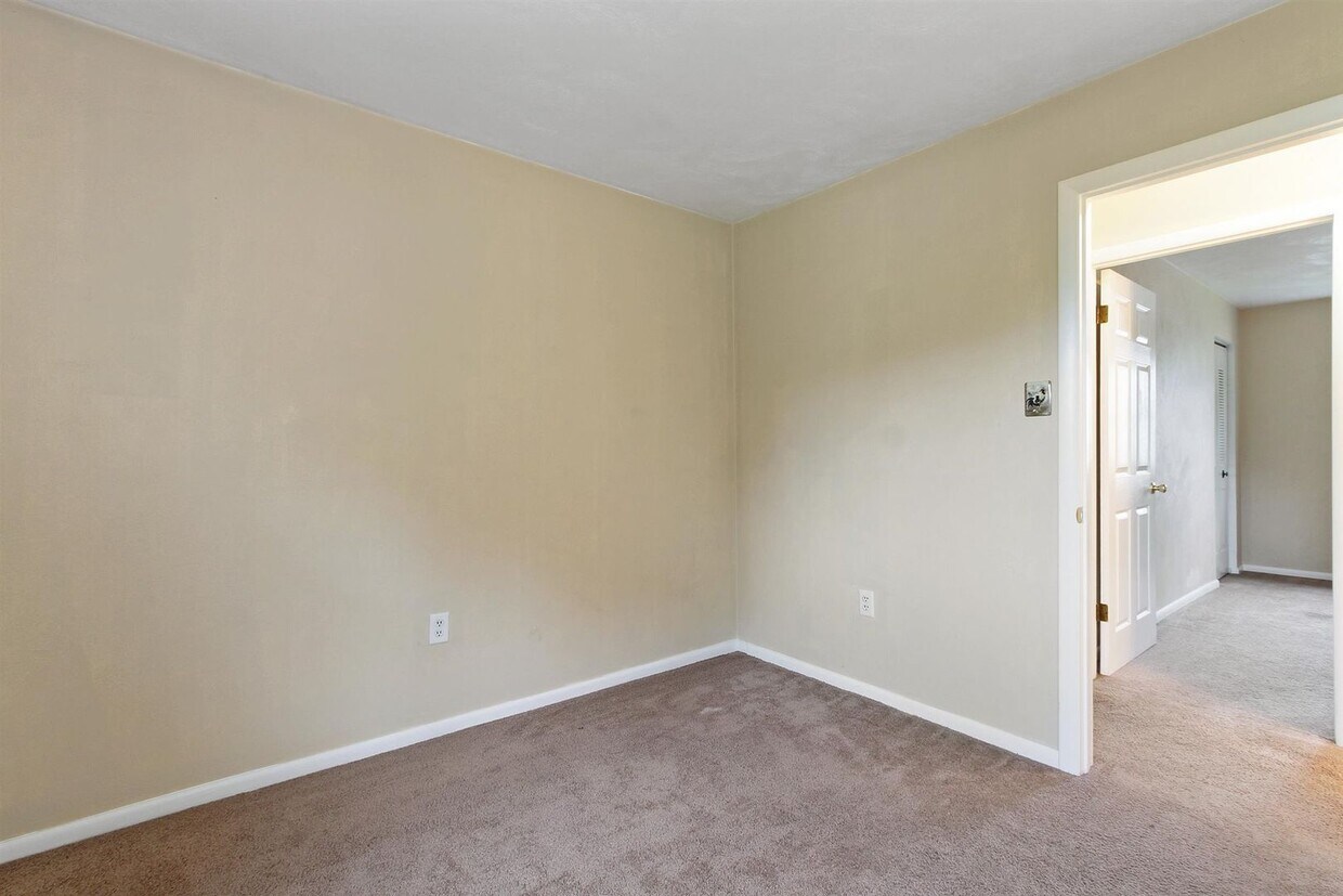 Primary Photo - Coming Soon - 2 Bedrooms 1 bath - Dallasto...