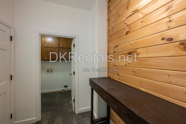 Foto del edificio - 2133 Cooper Way