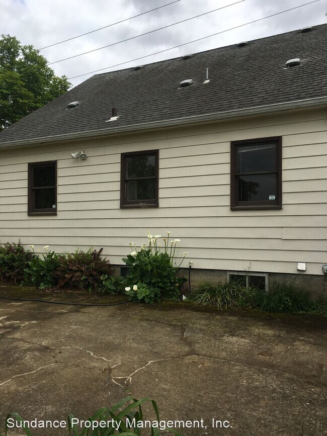 Building Photo - 3 br, 2 bath House - 6825 NE Prescott St