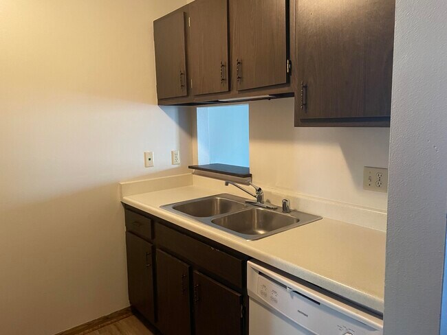 Foto del edificio - 6143 W Cold Spring Rd