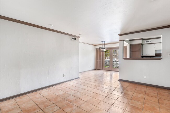 Building Photo - 2744 Briarhurst Dr