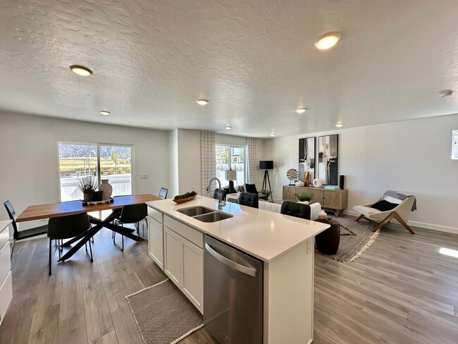 Cocina y sala de estar - 1157 W Hidden Spring Dr