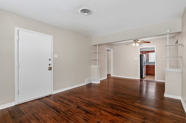 Building Photo - 2 Bedroom, 1 Bath House in Casa View!