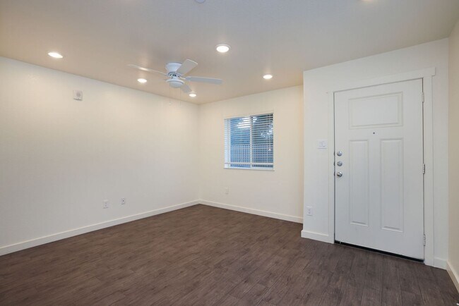 Building Photo - For Lease | 3 Bed, 2.5 Bath | 1,681 Sq Ft ...