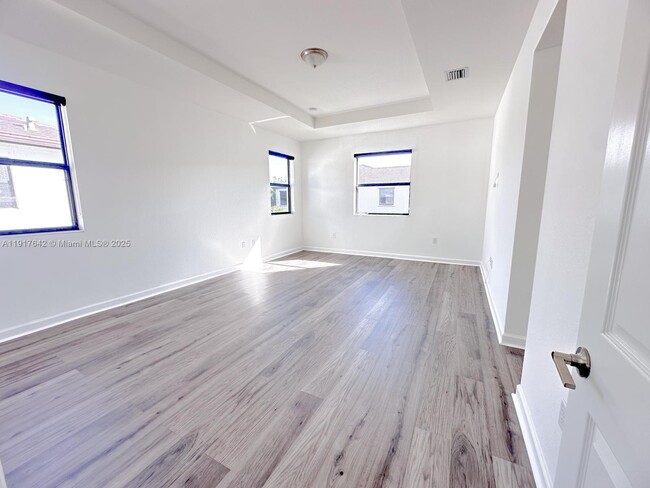 Foto del edificio - 244 NE 210th Way